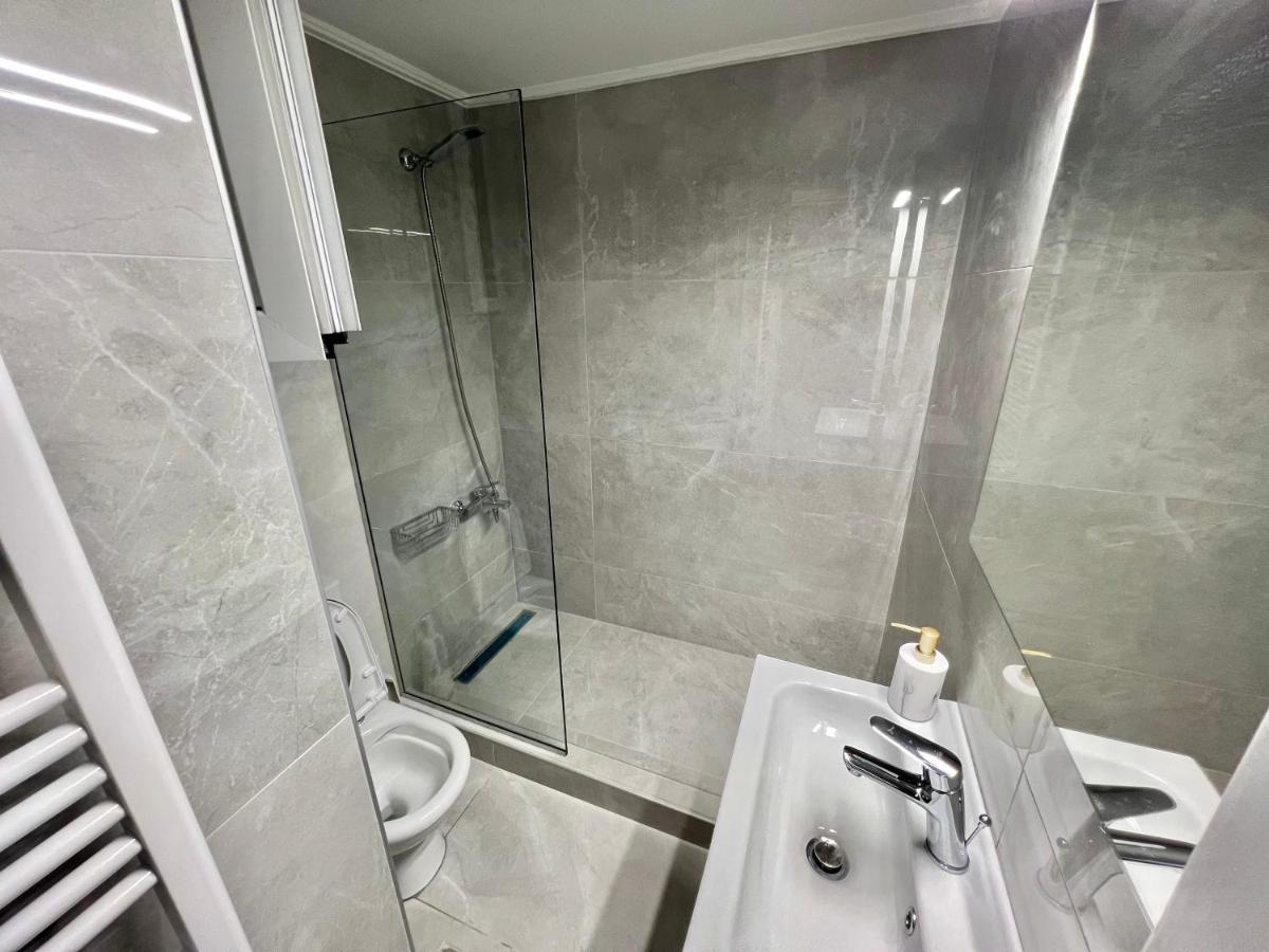 Victoria Grand Palace Apartments Атина Екстериор снимка